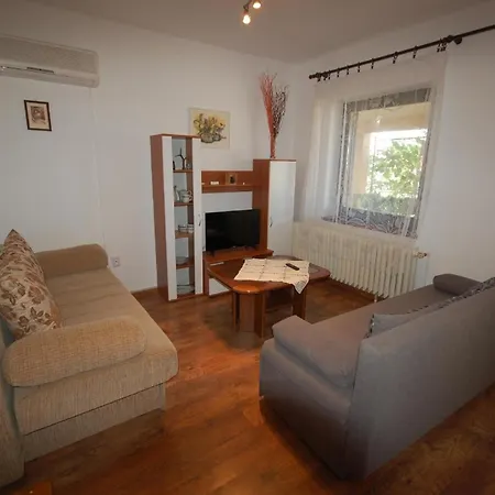 Apartment Fuer 5 Personen Ca 50 Qm In Njivice, Kvarner Bucht Krk Njivice